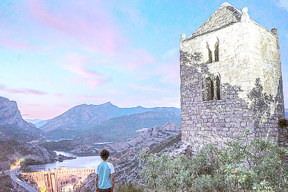 Amb el grup excursionista d'Oliana, Eloi Roqueta va participar en la segona caminada nocturna a Castell-llebre, a Peramola (Alt Urgell) per descobrir un nou racó de Catalunya. El jove descriu l'experiència com a “temps de relax”.