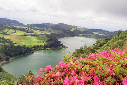 L'espectacular natura de les illes Açores queda reflectida en la imatge que Elsa Castro envia de la visita al municipi de Furnas per descobrir el llac, les aigües termals, i la vegetació que omple el paisatge de colors.