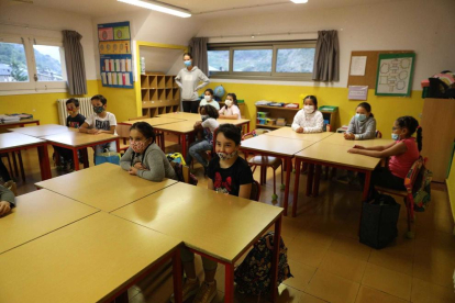 Alumnes a l'aula de l'escola andorrana de Sant Julià