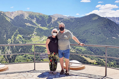 La Monica Melgar va aprofitar la visita dels seus sogres al país per portar-los a un dels punts més emblemàtics: el Roc del Quer, a Canillo.