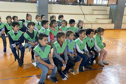 Els alumnes d'infantil 5 del Sant Ermengol van celebrar aquesta setmana la graduació del curs 2019-2020, que no es va poder fer com sempre per la pandèmia. Els infants estaven separats per grups de convivència i van rebre els diplomes d'un en un.