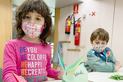 La papiroflèxia també s'ha sumat a les vacances escolars de primavera com una activitat més. Els matins d'art vacances a Sant Julià han estat entretinguts i creatius per als infants.