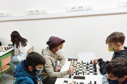 L'escola andorrana de segona ensenyança de Santa Coloma ha iniciat la lliga interna d'escacs del centre, en què els alumnes es troben per demostrar la seva habilitat.