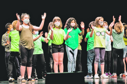 Els alumnes de l'Institut de Música van pujar a l'escenari del Centre de Congressos d'Andorra la Vella per mostrar la seva evolució durant el curs, posant percussió sonora i corporal.