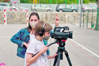 Els escolars del consell d'infants de Sant Julià van gravar un vídeo per conscienciar els nens i nenes de la parròquia de la importància de cuidar els parcs infantils.