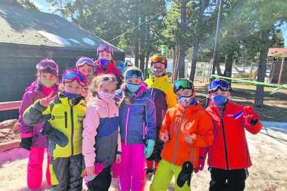 Els alumnes de segon cicle de l'escola andorrana d'Andorra la Vella van demostrar que no els feia cap por el fred i van passar una divertida jornada d'excursió a la Rabassa on, ben abrigats, van fer una sèrie d'activitats a l'aire lliure, com l'esquí de fons.