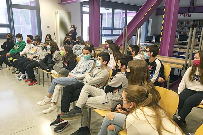 Els alumnes de l'escola andorrana d'Encamp van gaudir divendres de l'espectacle 'Bestieses', un recital de poesies del 'Bestiari' de Josep Carner.