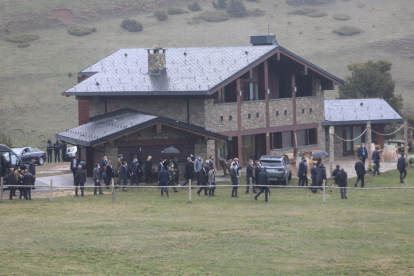 Arribada de les delegacions al restaurant de Montaup