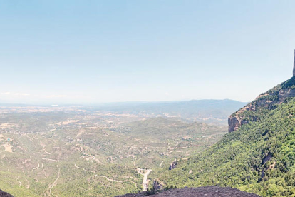 El massís de Montserrat és un dels punts més icònics de Catalunya. En Víctor Castuera, mentre estava fent la seva ruta, va poder captar aquesta panoràmica en la qual es pot veure com la geologia catalana es perd en l'horitzó.