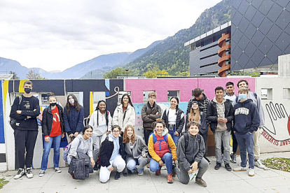 Els alumnes d'iniciació a la llengua catalana del col·legi espanyol María Moliner van fer una sortida cultural a l'Espai Columba i a l'església de Santa Coloma.