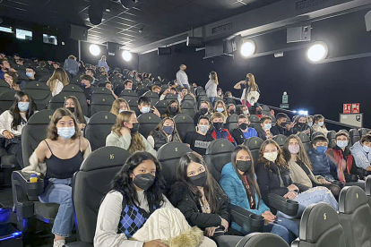 La Setmana de cinema espanyol organitzada per l'Institut Cervantes de Tolosa i l'ambaixada espanyola ha rebut la participació dels estudiants de quart d'ESO del María Moliner.