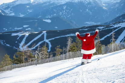 La Massana ha celebrat l'arribada del Pare Noel amb una foto des de les pistes d'esquí