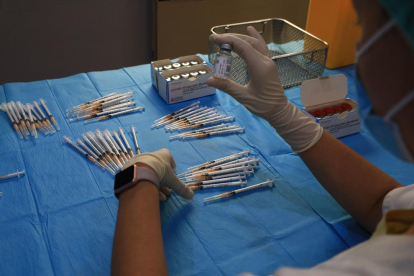 Injeccions de Moderna al centre de vacunació de la plaça de braus