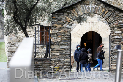 Entrada a la casa de la vall