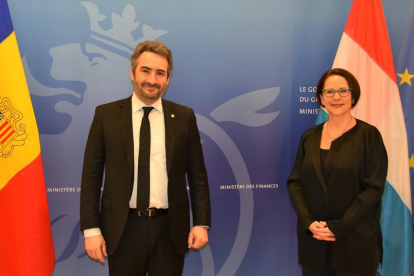 Eric Jover amb la ministra de Finaces de Luxemburg, Yuriko Backes
