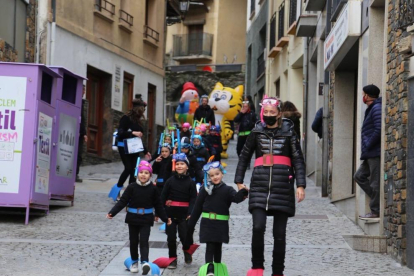 Rua de carnaval a les escoles de Sant Julià