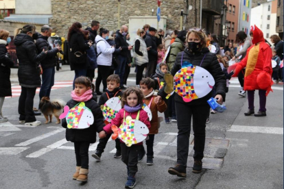 Rua de carnaval a les escoles de Sant Julià