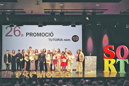 Els 224 alumnes de la 26a promoció de batxillerat de l'Escola andorrana es van graduar acompanyats del cap de Govern, Xavier Espot, i la ministra d'Educació, Ester Vilarrubla.