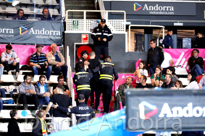 La policia i seguretat els han fet fora de l'estadi