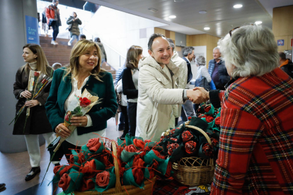 Visita de les autoritats a la Fira del Llibre i de la Rosa de Sant Jordi al Centre de Congressos d'Andorra la Vella