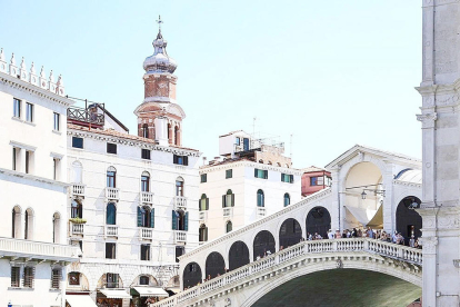 La Raquel va visitar Venècia aquest estiu i ens fa arribar aquesta imatge del Ponte di Rialto i la zona del mercat. Destaca el moviment comercial de la zona, “turistes i locals es mesclen formant un popurri d'ambient molt atractiu”, apunta.