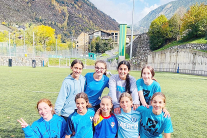 El grup de noies de 2n A van ser les vencedores del campionat de rugbi de l'alumnat de segon de l'escola andorrana d'Encamp. Va ser una jornada d'allò més divertida!