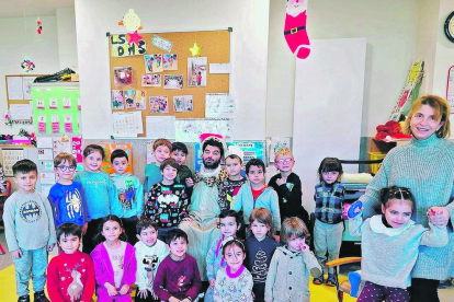 El patge reial va visitar les classes de maternal B de l'escola andorrana. Els nens i nenes li van entregar les cartes amb tots els desitjos per a aquest Nadal.