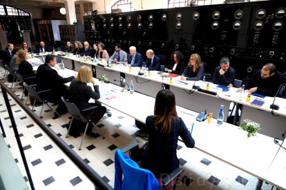 Reunió amb els representants de la societat civil, ahir a Radio Andorra.