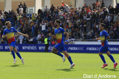FC Andorra - Ponferradina. Carlos Martínez celebra el seu tercer gol