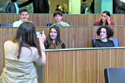 El Consell General dels joves va comptar amb vuit alumnes del Lycée, dotze de l'escola andorrana, dos del María Moliner, dos del Mare Janer i un de l'Àgora International School.