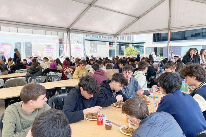La jornada també va comptar amb un dinar a la plaça de la Germandat amb alumnes de l'escola Agora Andorra, FP, el María Moliner, el Sant Ermengol, l'andorrana i el Lycée.