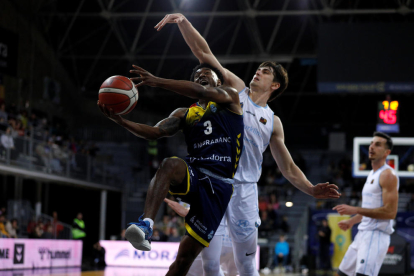 El base nord-americà Micah Speight en una acció del partit.