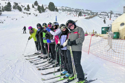 Els estudiants de segona ensenyança de l'escola andorrana d'Encamp van experimentar un dia magnífic de neu. Van poder practicar l'esquí i l'snowboard.