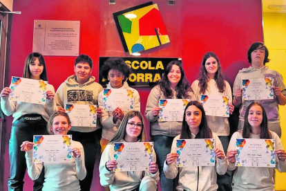 Els alumnes de segona ensenyança de l'escola andorrana de Santa Coloma van rebre els diplomes de formació del servei de Mediació. Moltes felicitats!