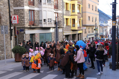 Els infants d'Encamp disfressats per carnaval