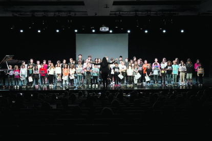 L'institut de Música va celebrar un magnífic concert solidari amb més de 160 alumnes sobre l'escenari. L'acte es va dur a terme per recaptar fons en benefici d'Unicef Andorra i hi va participar el grup de cambra de guitarres i acordions entre d'altres.