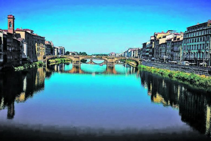 L'Albert Bellera ens envia aquesta instantània de les seves vacances a Florència. El Ponte de Santa Trinità, considerat el pont en arc el·líptic més antic del món, creua el riu Arno. A la foto es pot observar l'aigua calmada del riu i el pont de fons.