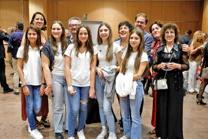 El Centre de Congressos d'Andorra la Vella va acollir la recepció de la Festa nacional d'Espanya, que va comptar amb l'assistència d'autoritats i representants del món social i econòmic, així com dels nens i nenes del col·legi María Moliner.