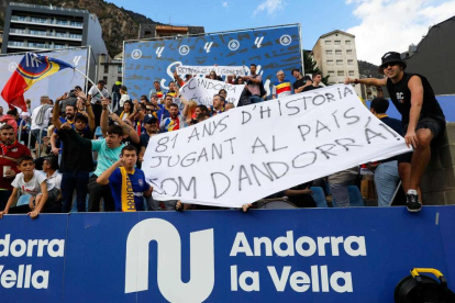 Reivindicació de la grada d'animació a favor de la continuïtat de l'FC Andorra al país