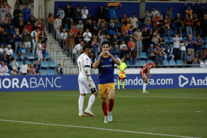 Lobete celebrant el gol