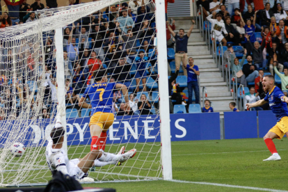 La celebració del gol de Lobete