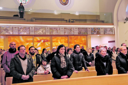 Desenes de parroquians han assistit a la missa per celebrar el dia de Sant Julià. Hi ha participat la nova corporació comunal i la litúrgia ha finalitzat amb el tradicional cant dels Goigs del Gloriós Sant Julià que van ser compostos per Daniel Areny.