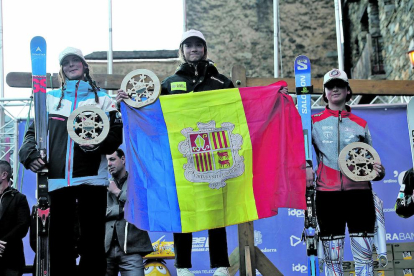 Júlia Capdevila va ser la darrera andorrana de la jornada a endur-se a casa un premi en fer un temps d'1'54”74 i vèncer en les dues mànegues del gegant en la categoria femenina.