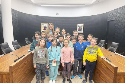 Els alumnes de quart de l'escola andorrana van visitar aquesta setmana el comú d'Escaldes-Engordany i van poder resoldre alguns dels dubtes que tenien sobre la parròquia.