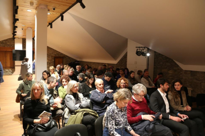 Fins a 60 persones es van reunir a la Sala Sergi Mas per presenciar la representació Chacun sa vérité, una comèdia italiana de Pirandello que no va deixar indiferent ningú.