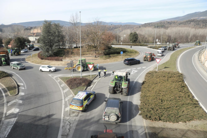 Inici de la marxa lenta dels pagesos catalans cap Andorra