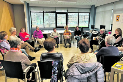 La Massana va posar en marxa un club de lectura, que es va estrenar amb una sessió sobre el llibre La senyoreta, de Núria Gras i Josefina Porras.