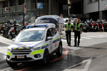 Uns agents de la policia.