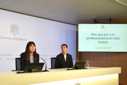 Mònica Bonell i Joan-Marc Joval durant la presentació del nou ajut.