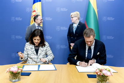 Moment de la signatura del conveni entre Andorra i Lituània